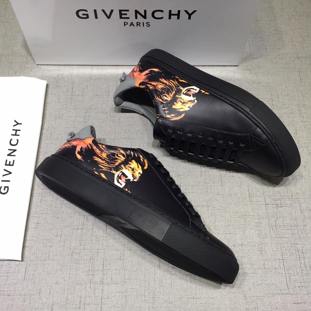 Givenchy Fashion Sneakers Black and Lion print with grey heel MS07445