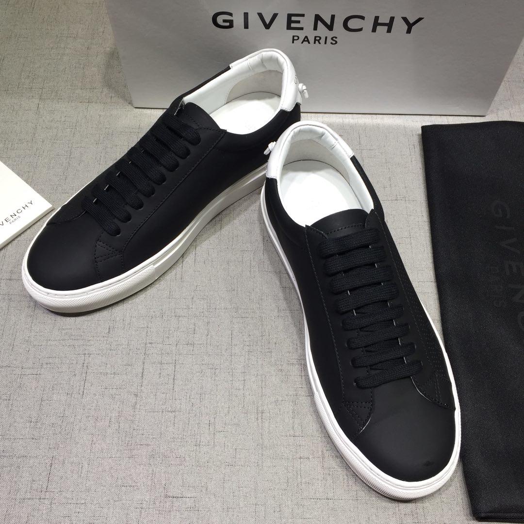 Givenchy Fashion Sneakers black and Embroidered upper with White sole MS07442