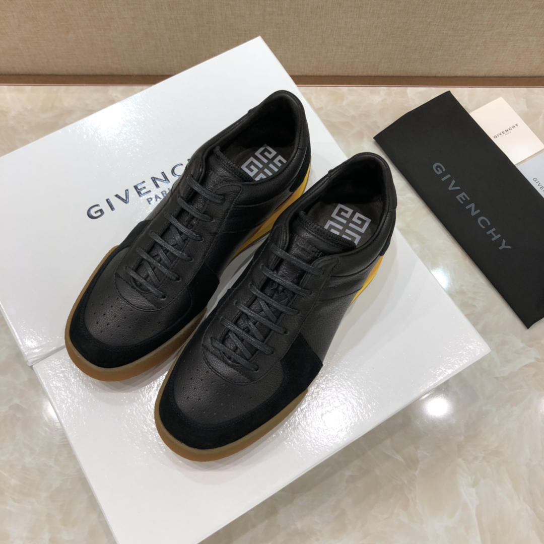 Givenchy Fashion Sneakers black and black suede with rubber sole MS07440