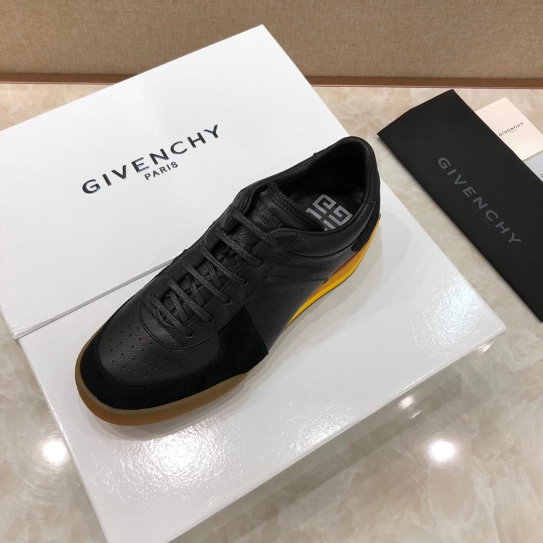 Givenchy Fashion Sneakers black and black suede with rubber sole MS07440