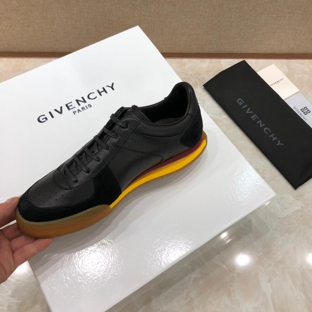 Givenchy Fashion Sneakers black and black suede with rubber sole MS07440