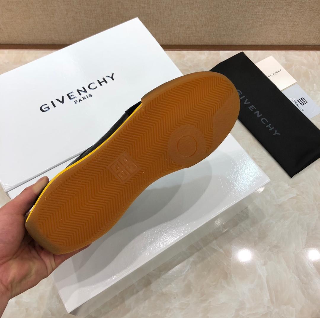 Givenchy Fashion Sneakers black and black suede with rubber sole MS07440