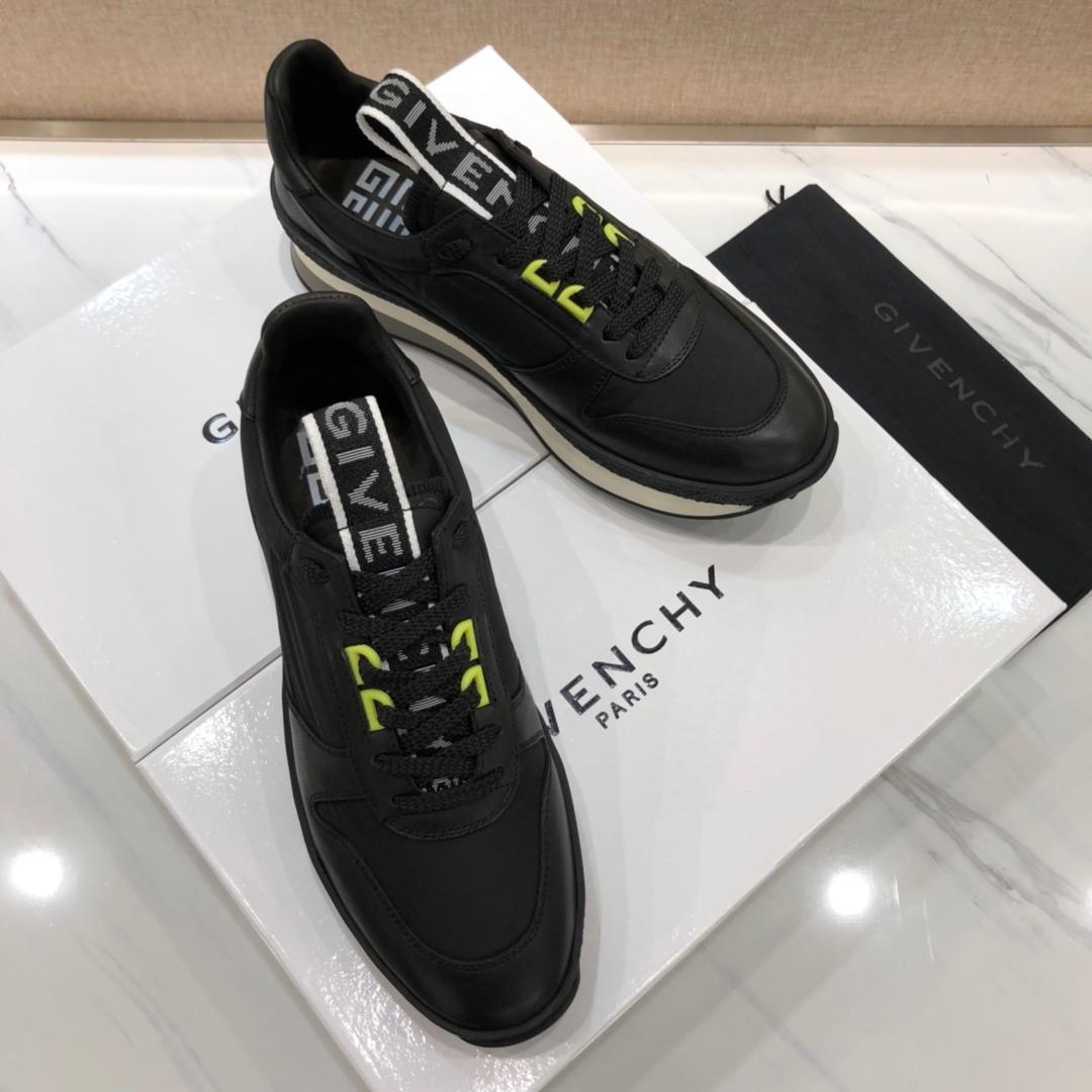 Givenchy Fashion Sneakers Black and black shiny leather with black heel MS07462