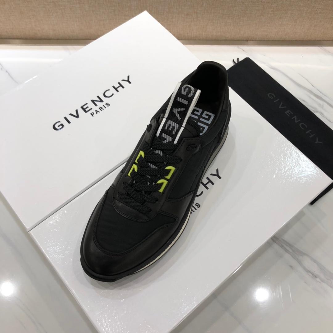 Givenchy Fashion Sneakers Black and black shiny leather with black heel MS07462
