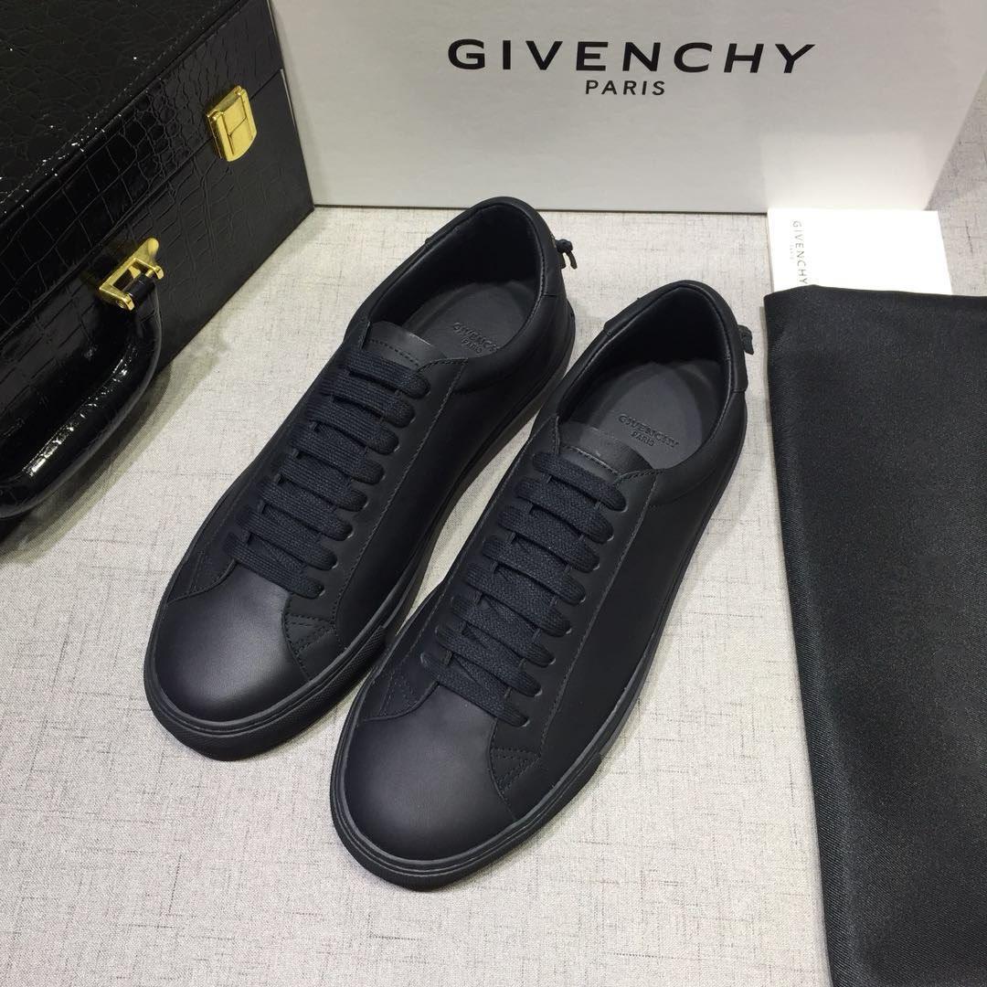 Givenchy Fashion Sneakers Black and black rubber sole with black heel MS07454