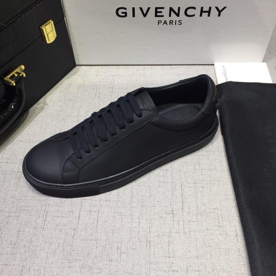 Givenchy Fashion Sneakers Black and black rubber sole with black heel MS07454