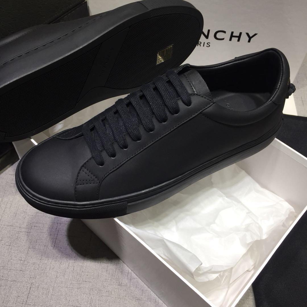 Givenchy Fashion Sneakers Black and black rubber sole with black heel MS07454