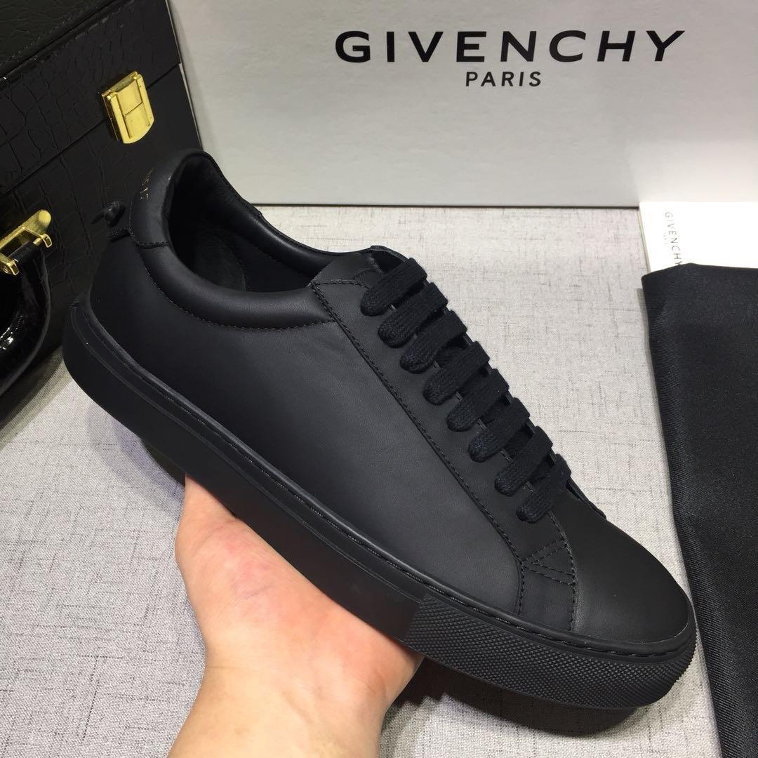 Givenchy Fashion Sneakers Black and black rubber sole with black heel MS07454