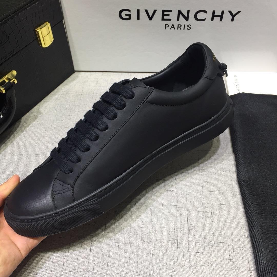 Givenchy Fashion Sneakers Black and black rubber sole with black heel MS07454