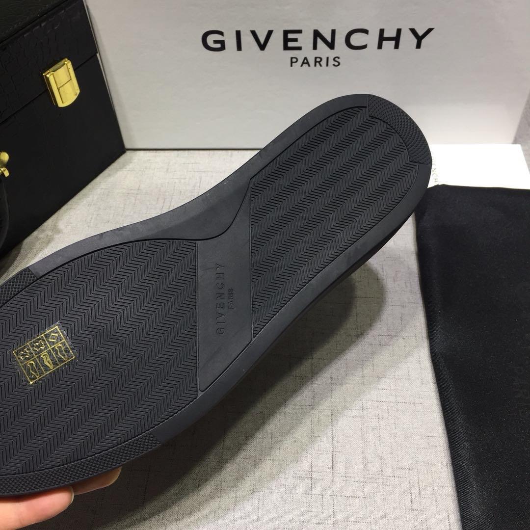 Givenchy Fashion Sneakers Black and black rubber sole with black heel MS07454