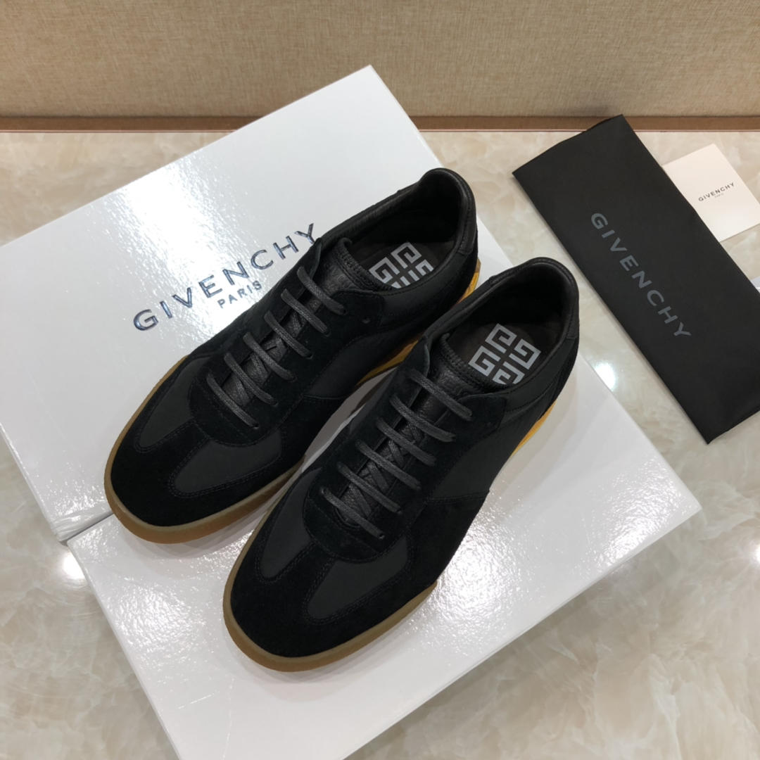 Givenchy Fashion Sneakers  Black and rubber sole with black tongue MS07437