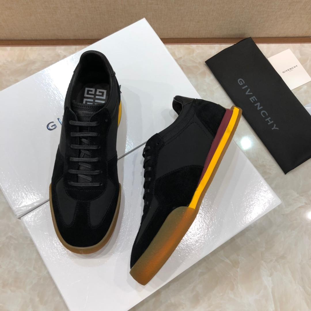 Givenchy Fashion Sneakers  Black and rubber sole with black tongue MS07437