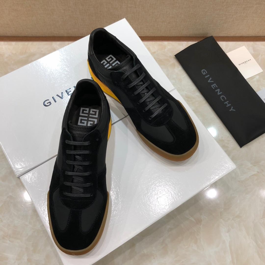 Givenchy Fashion Sneakers  Black and rubber sole with black tongue MS07437