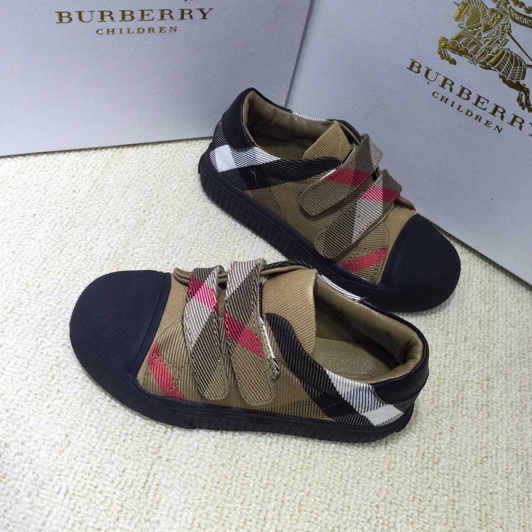 Burberry Vintage Check and Sneakers BS01042