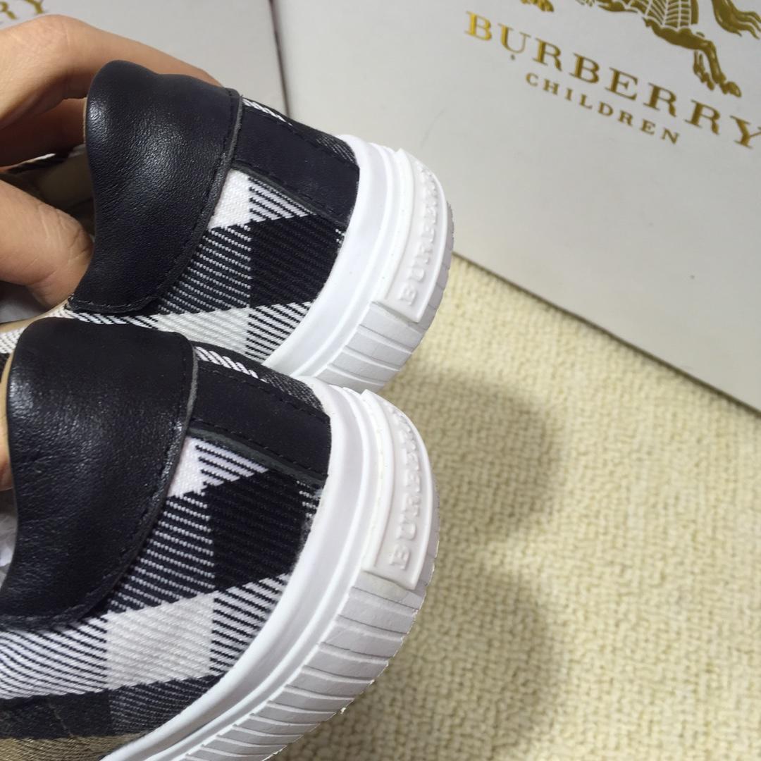 Burberry Vintage Check and Sneakers BS01041