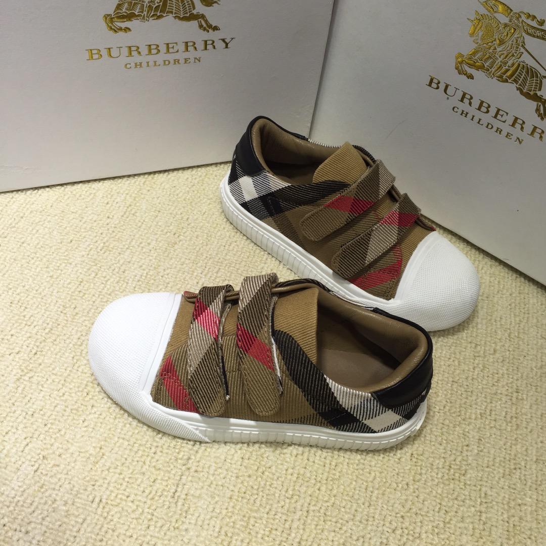 Burberry Vintage Check and Sneakers BS01041