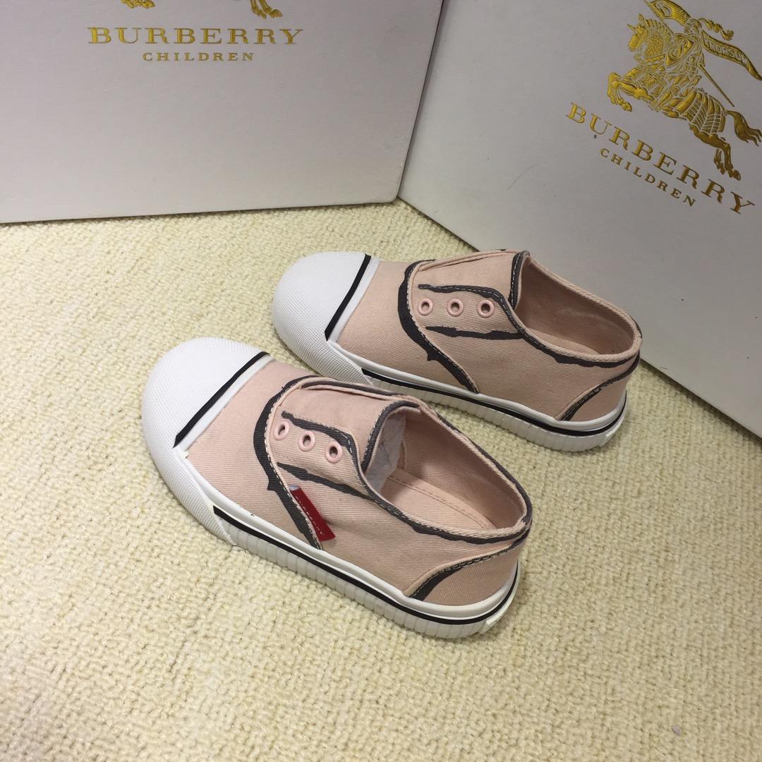 Burberry Vintage Check and Sneakers BS01037