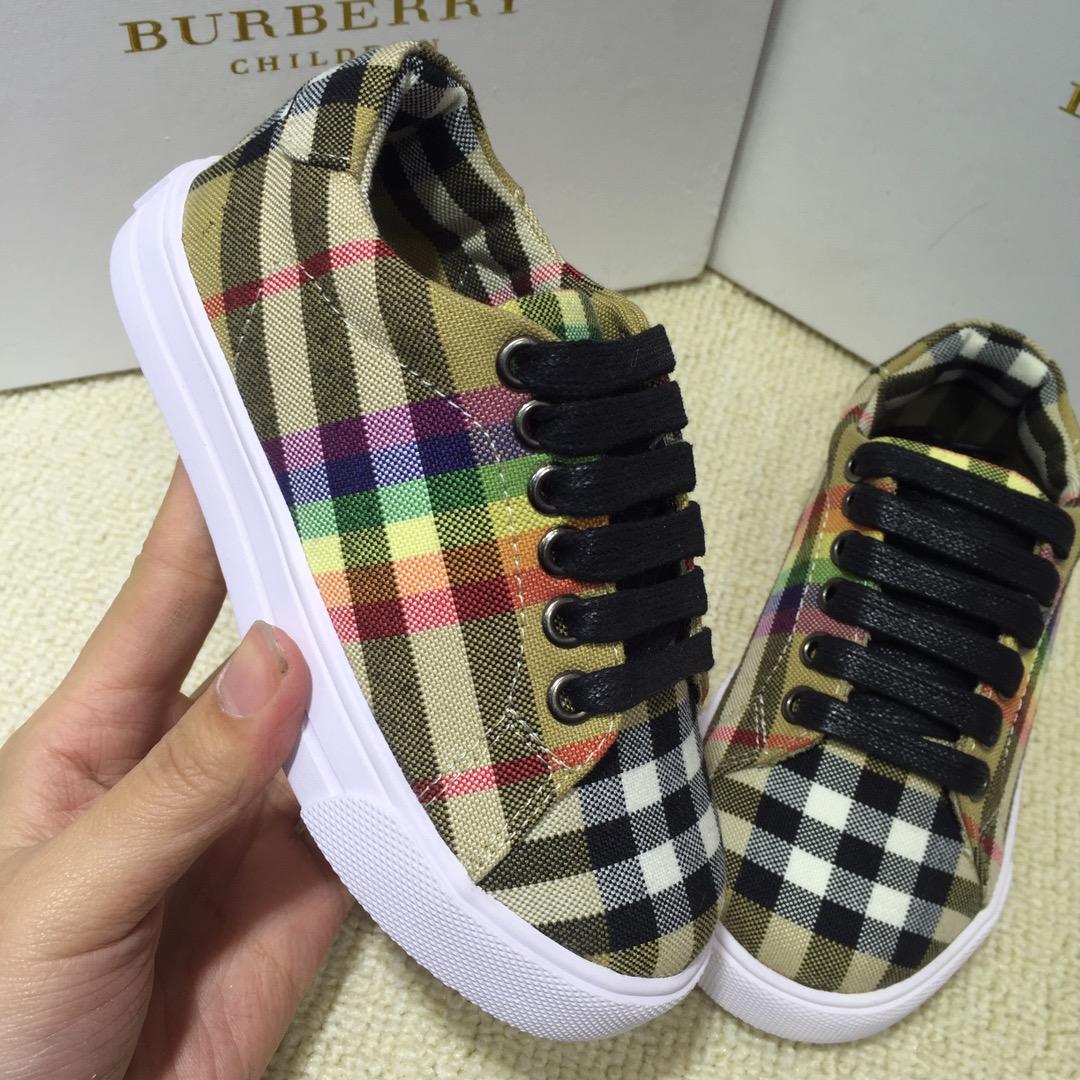 Burberry Vintage Check and Sneakers BS01036
