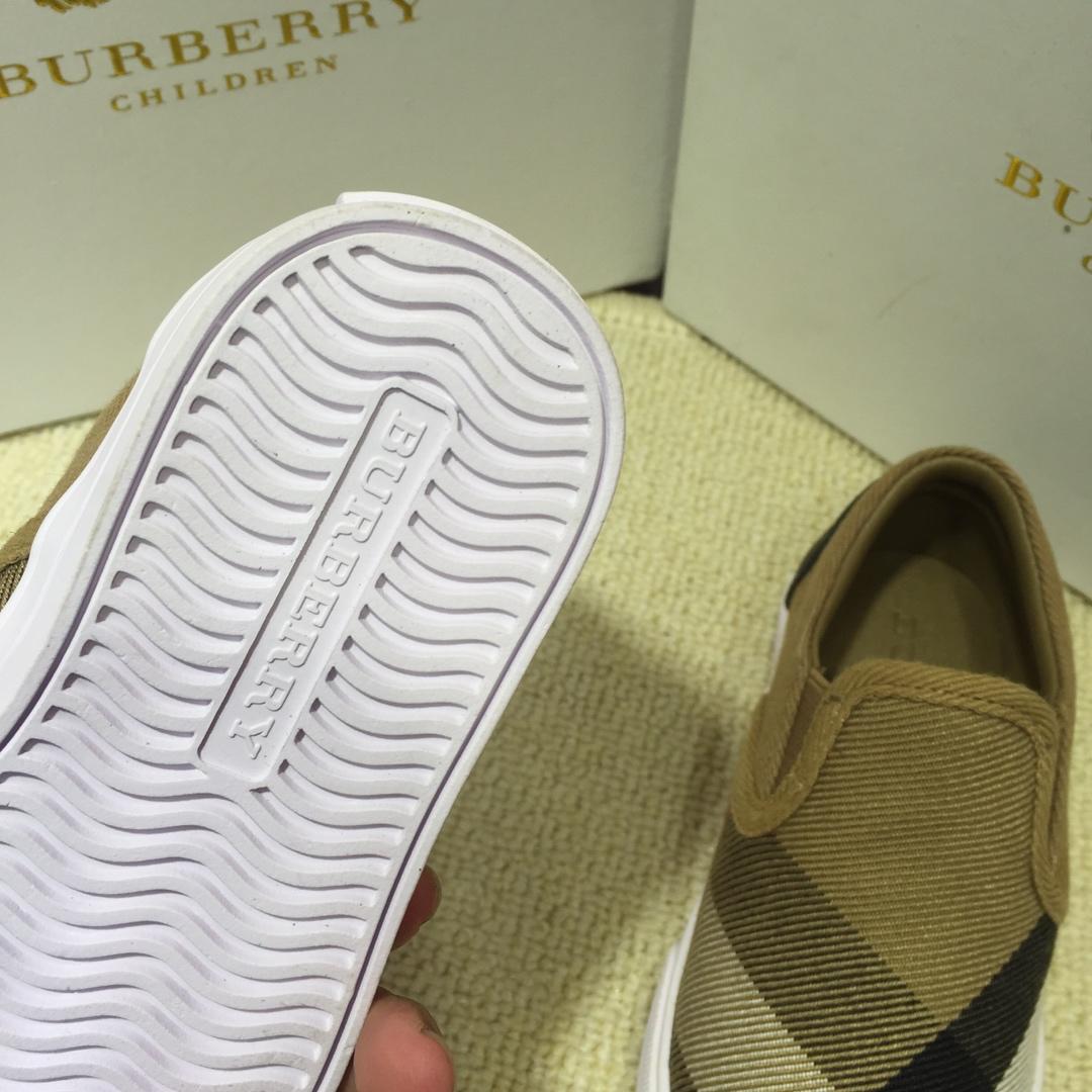 Burberry Vintage Check and Sneakers BS01035