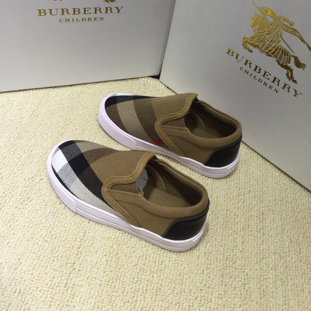 Burberry Vintage Check and Sneakers BS01035