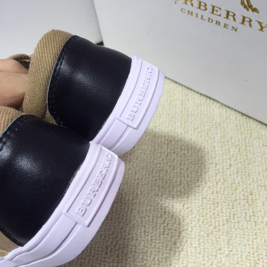 Burberry Vintage Check and Sneakers BS01035