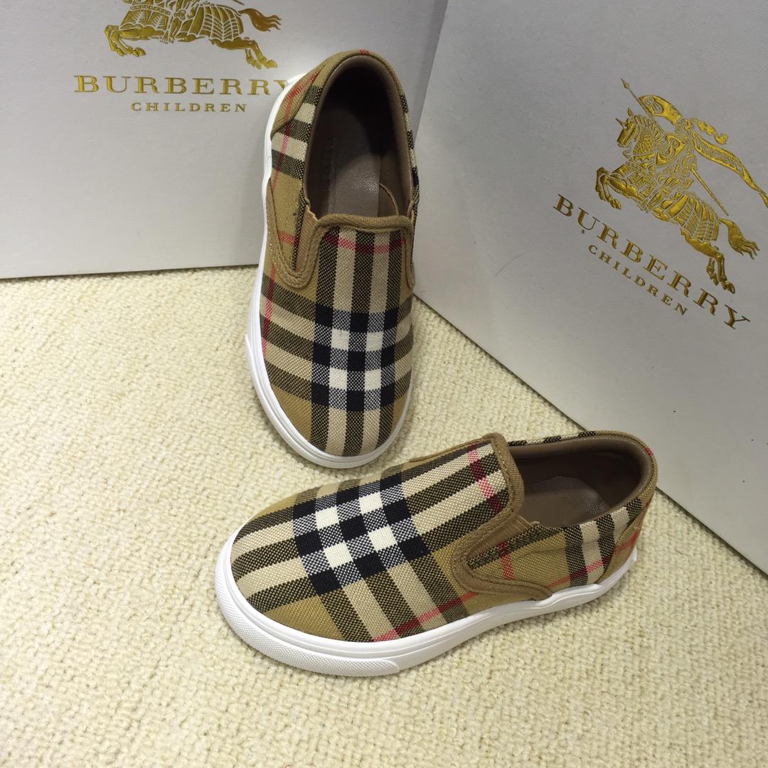 Burberry Vintage Check and Sneakers BS01034