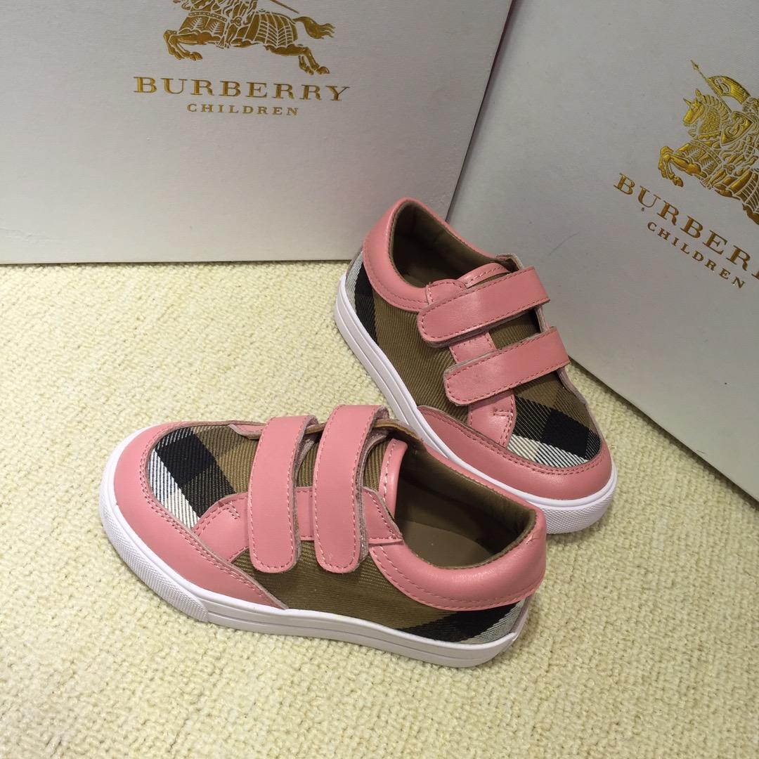 Burberry Vintage Check and Sneakers BS01032