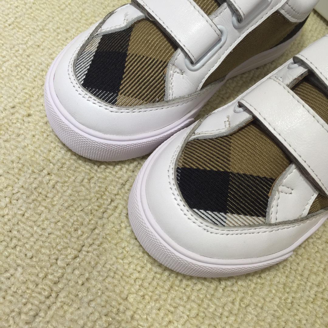 Burberry Vintage Check and Sneakers BS01031