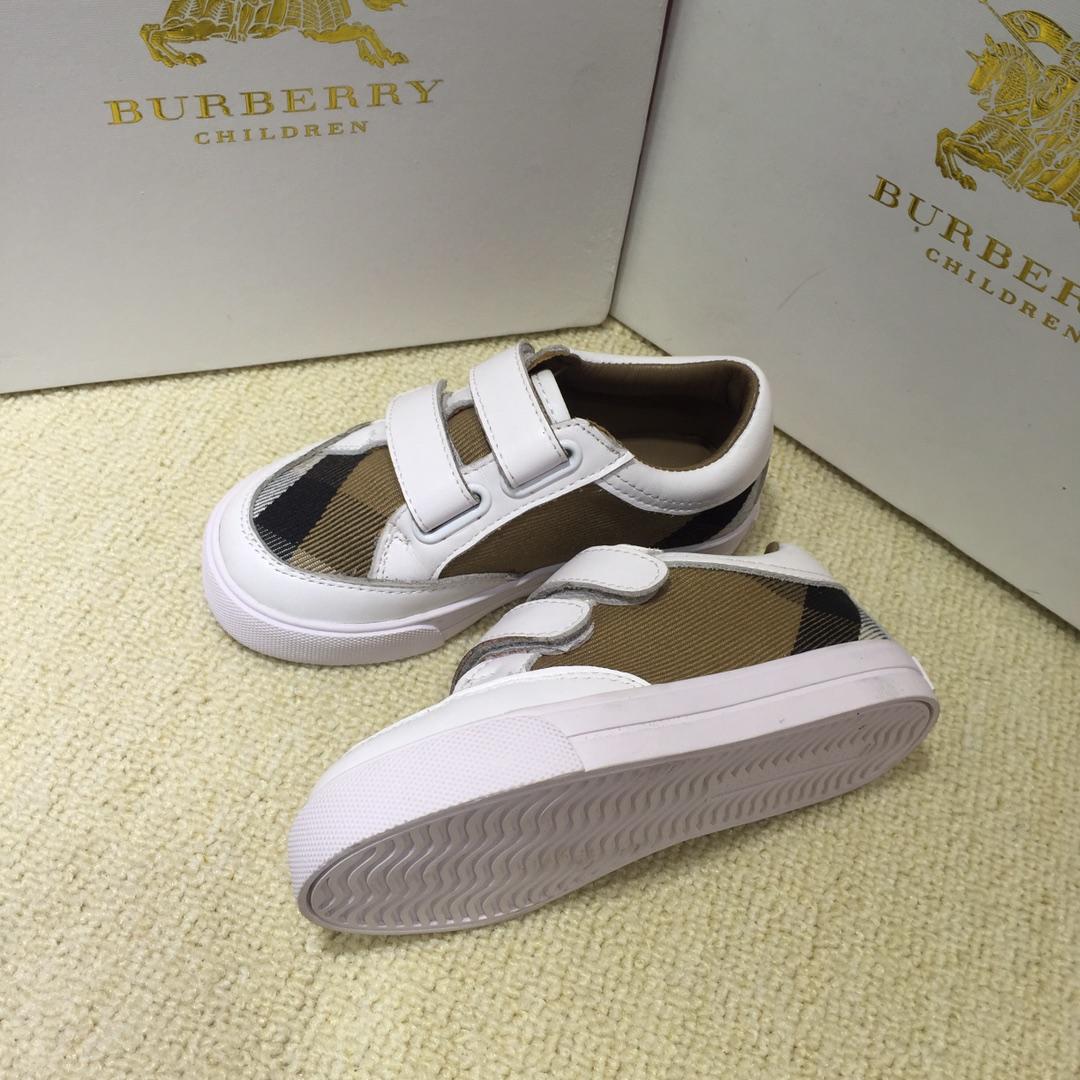 Burberry Vintage Check and Sneakers BS01031