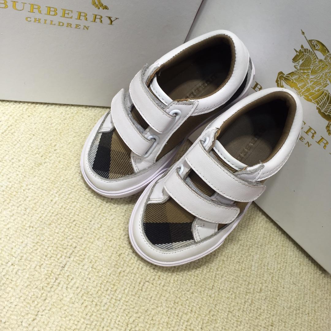 Burberry Vintage Check and Sneakers BS01031