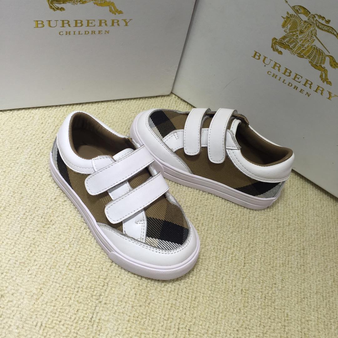 Burberry Vintage Check and Sneakers BS01031