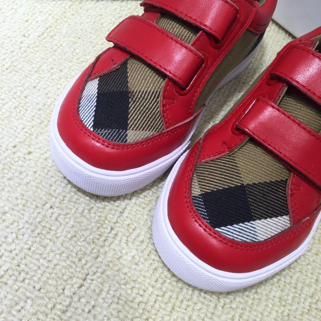 Burberry Vintage Check and Sneakers BS01030