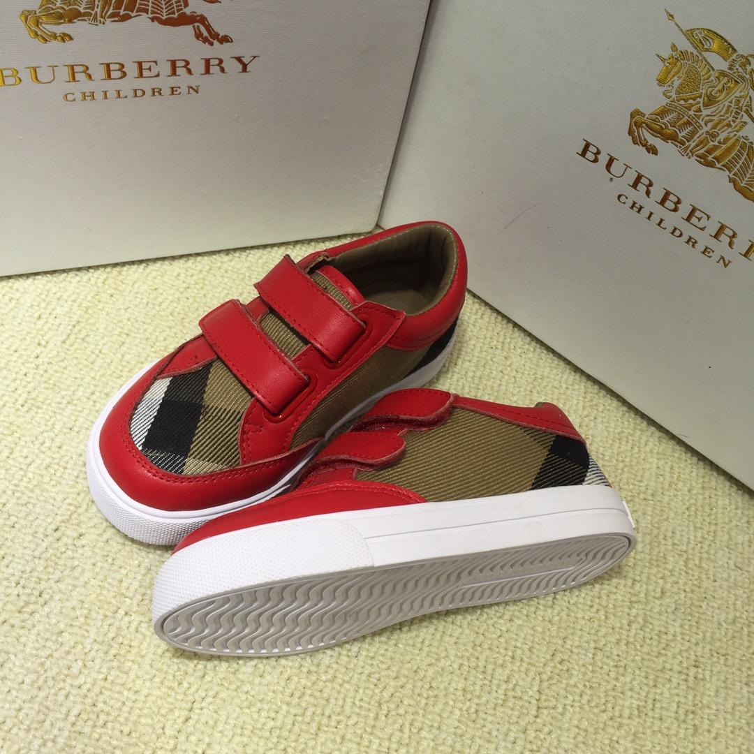 Burberry Vintage Check and Sneakers BS01030