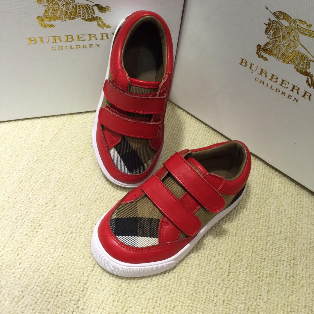 Burberry Vintage Check and Sneakers BS01030