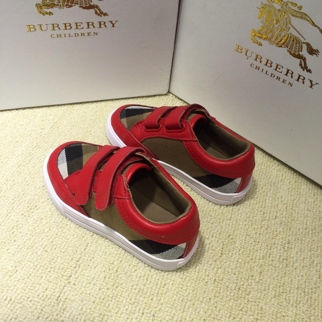 Burberry Vintage Check and Sneakers BS01030