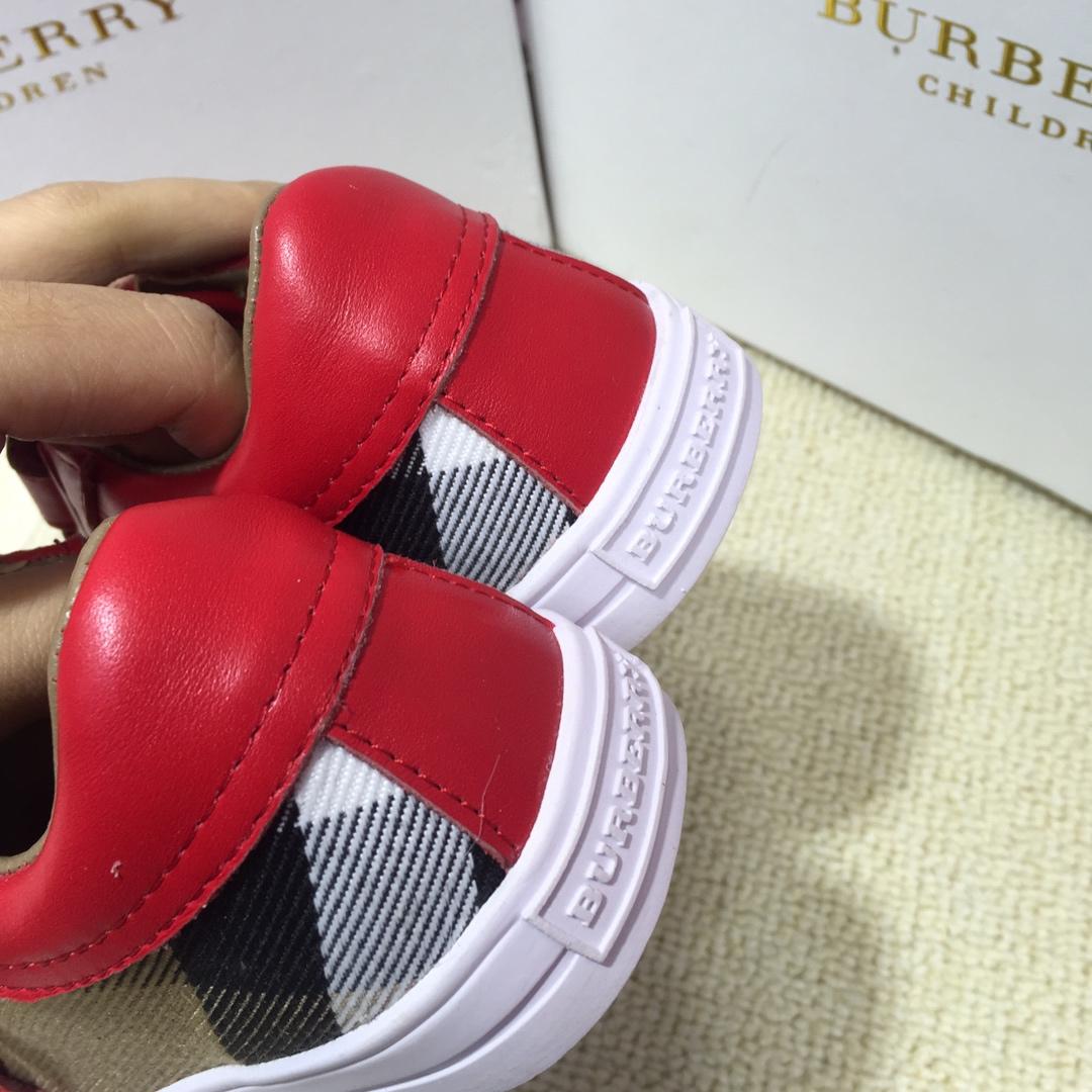 Burberry Vintage Check and Sneakers BS01030