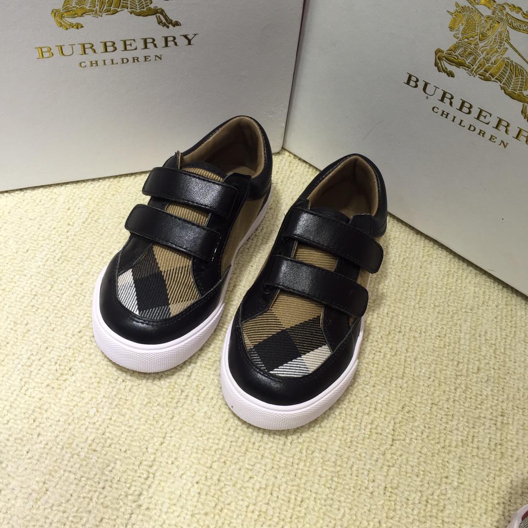 Burberry Vintage Check and Sneakers BS01029