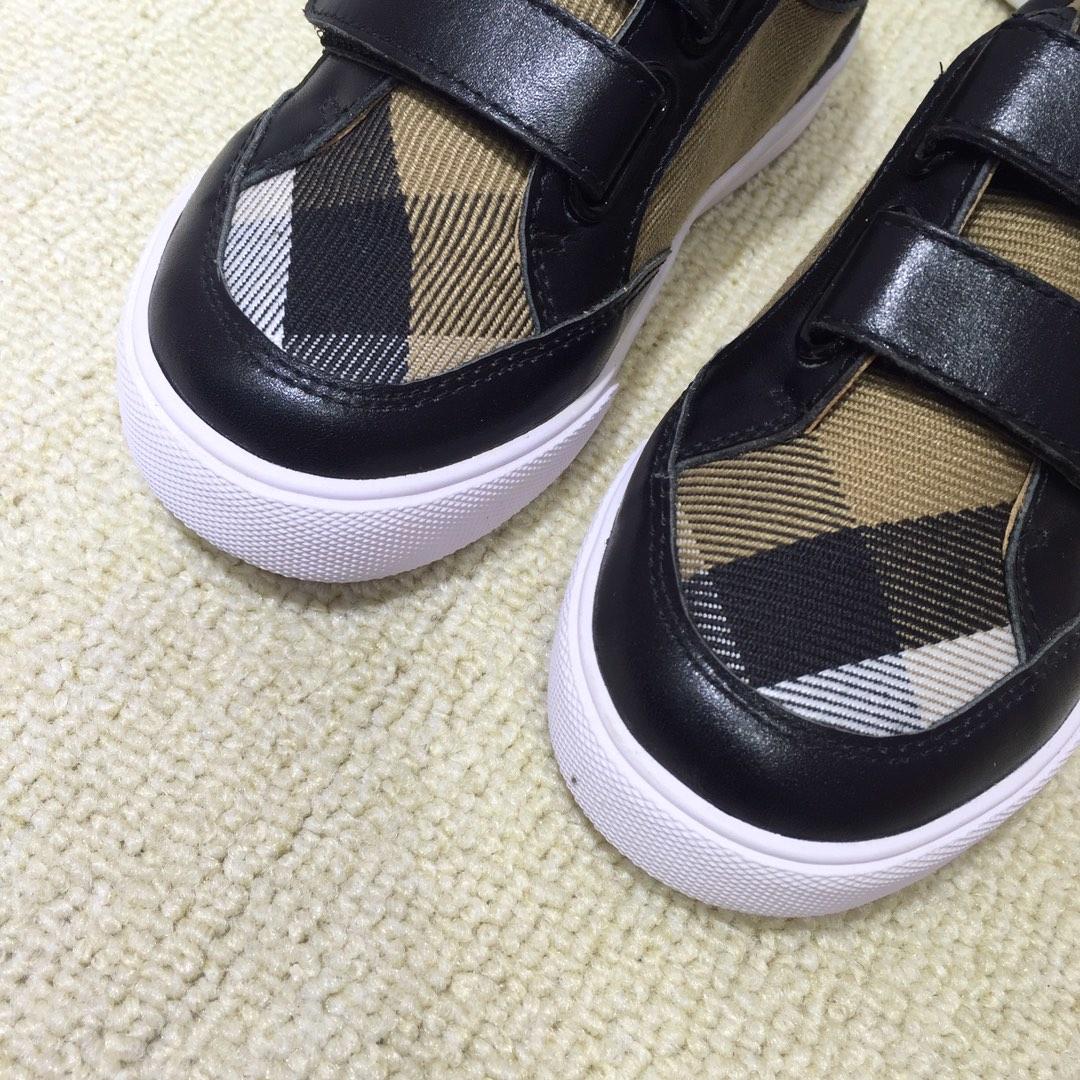 Burberry Vintage Check and Sneakers BS01029