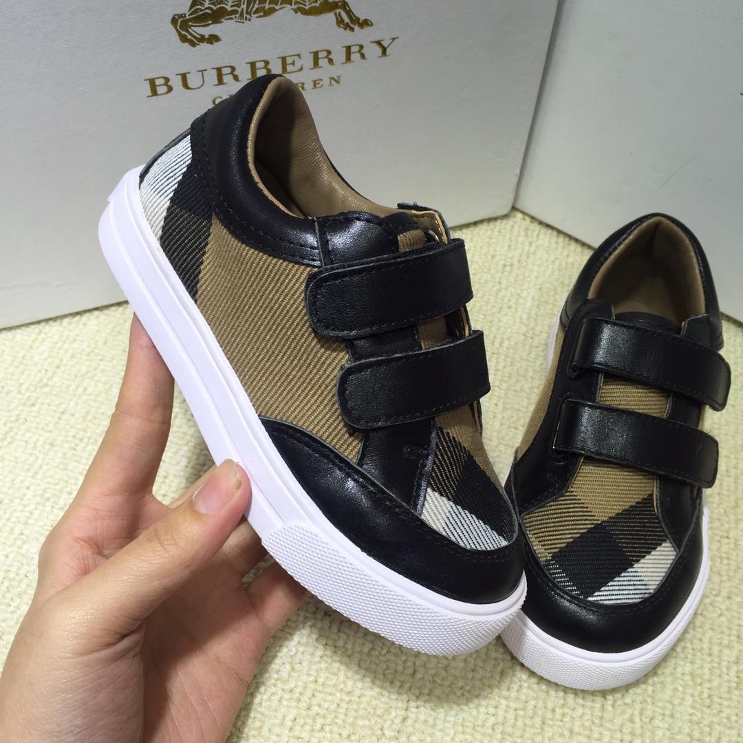 Burberry Vintage Check and Sneakers BS01029