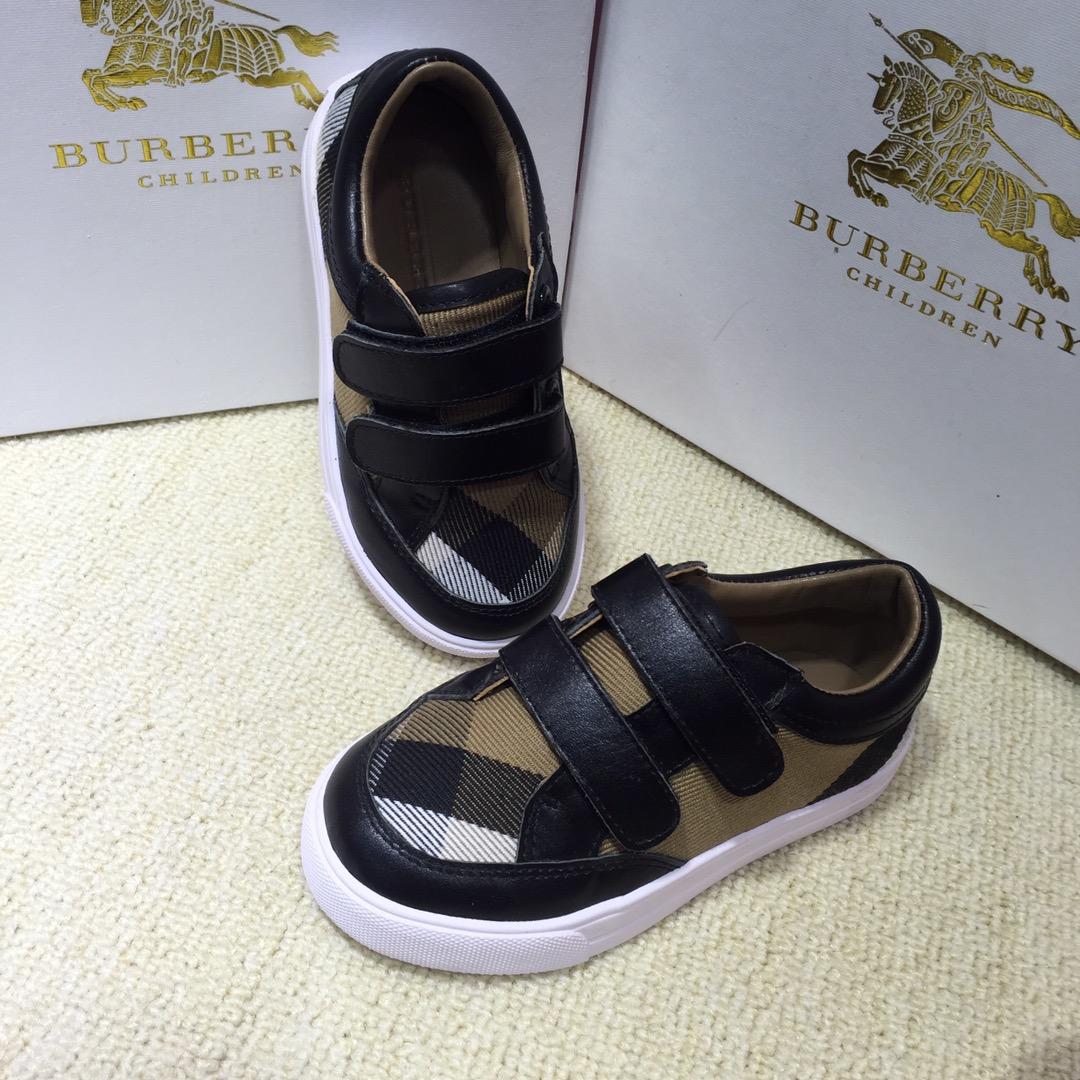 Burberry Vintage Check and Sneakers BS01029