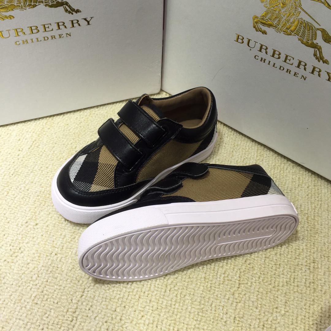 Burberry Vintage Check and Sneakers BS01029