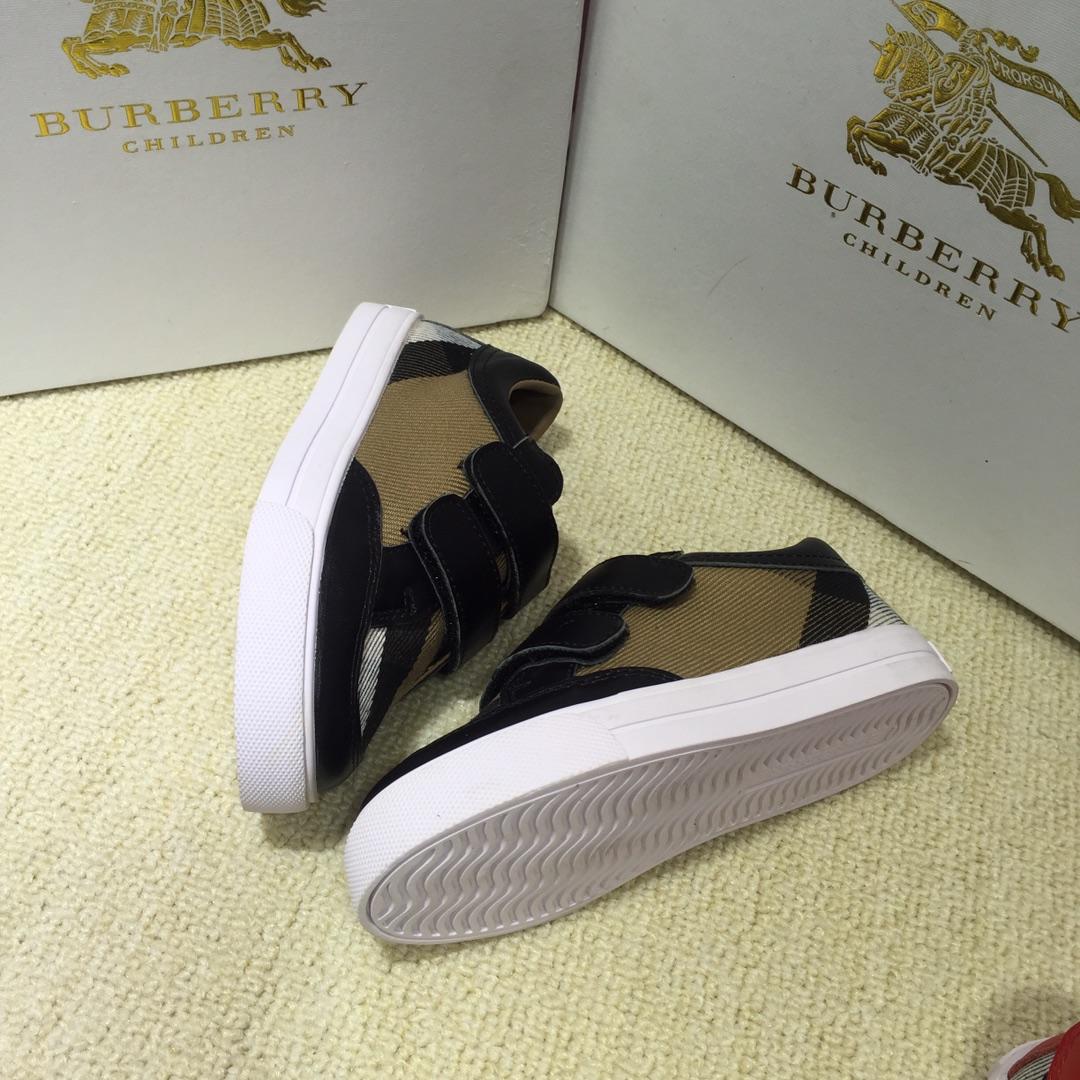 Burberry Vintage Check and Sneakers BS01029