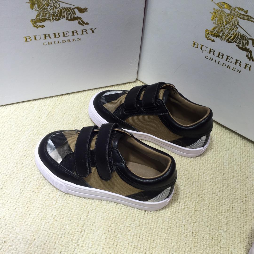 Burberry Vintage Check and Sneakers BS01029