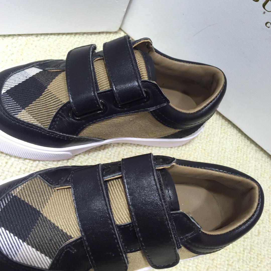 Burberry Vintage Check and Sneakers BS01029