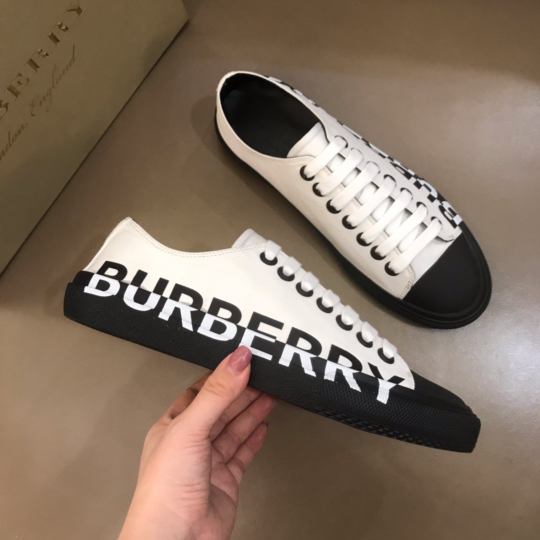 Burberry Low-top High Quality Sneakers White and Black rubber sole MS021131