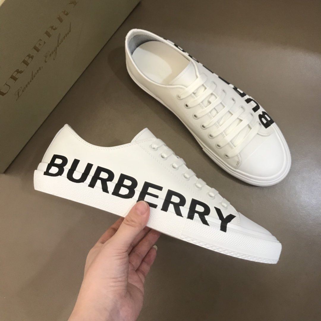 Burberry Low-top High Quality Sneakers White and Black print MS021134