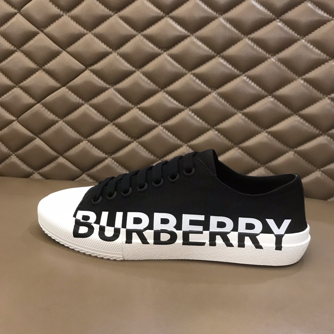 Burberry Low-top High Quality Sneakers Black and White rubber sole MS021133
