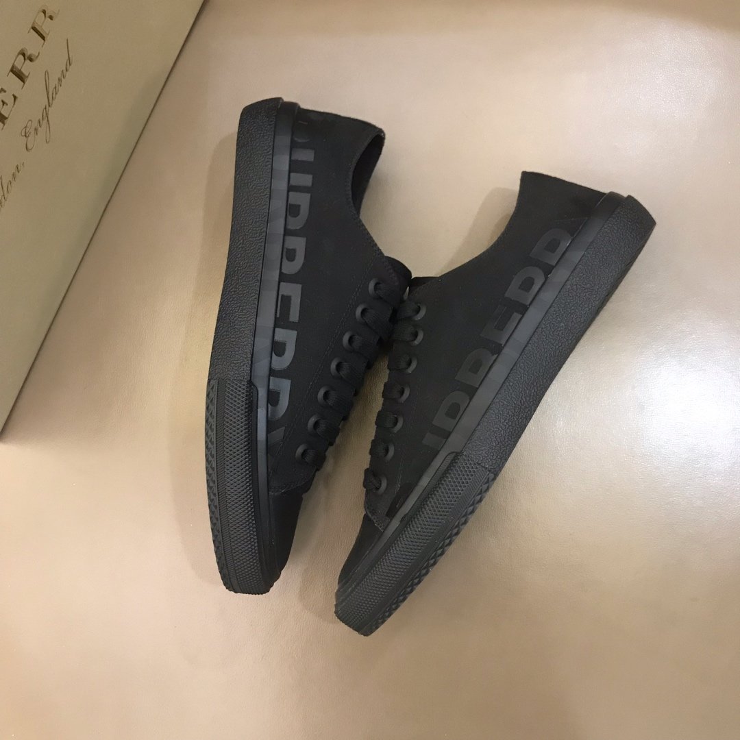 Burberry Low-top High Quality Sneakers Black and Black rubber sole MS021130