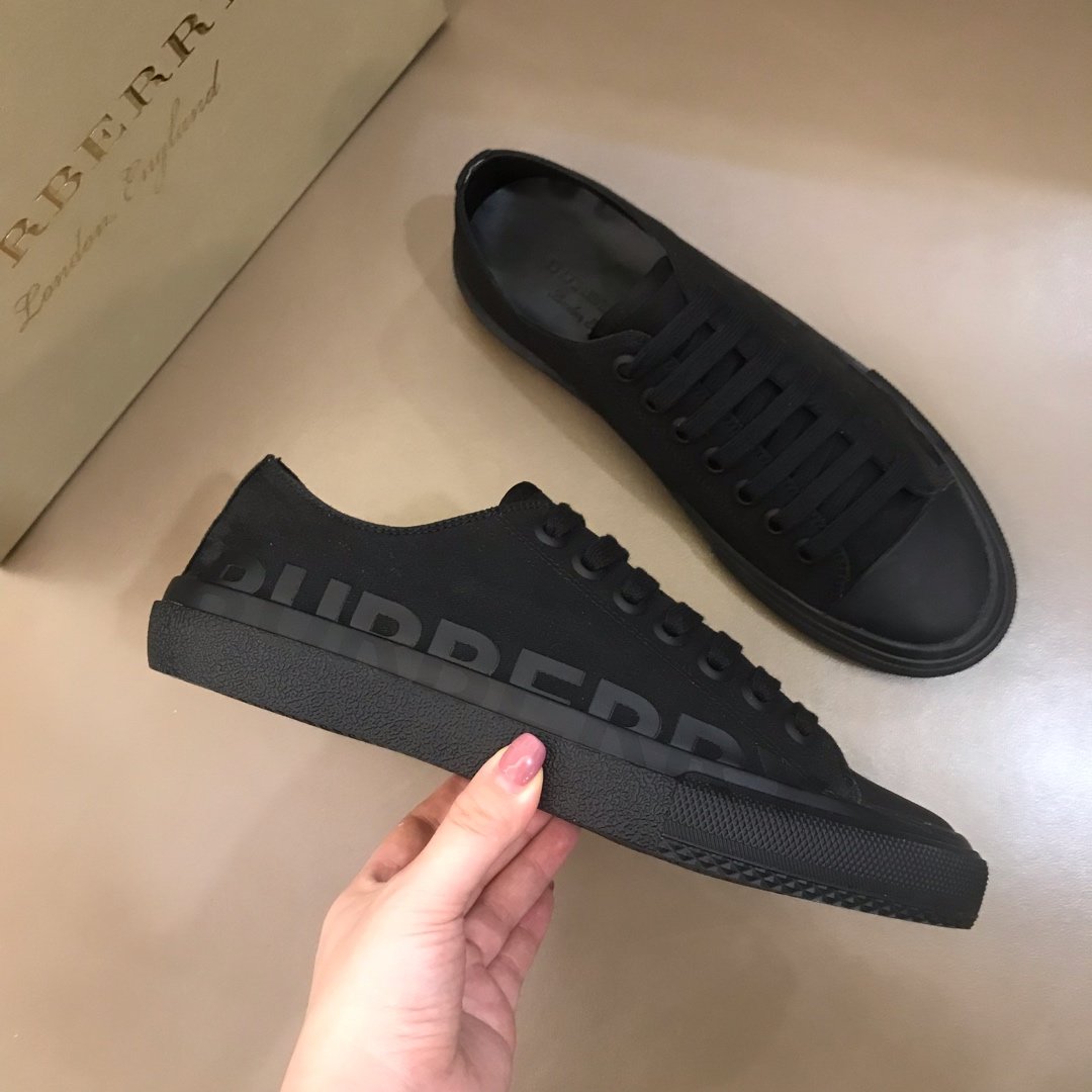 Burberry Low-top High Quality Sneakers Black and Black rubber sole MS021130