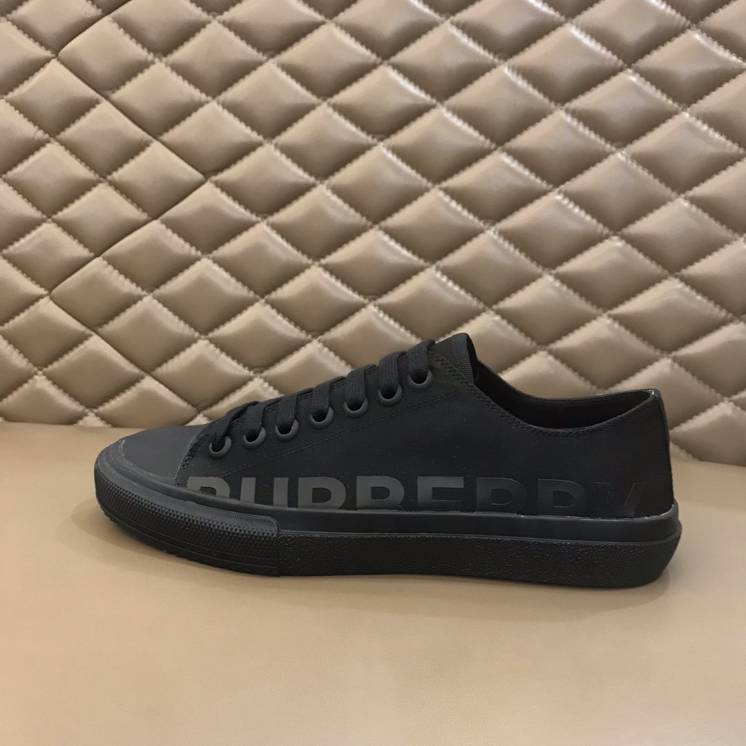 Burberry Low-top High Quality Sneakers Black and Black rubber sole MS021130